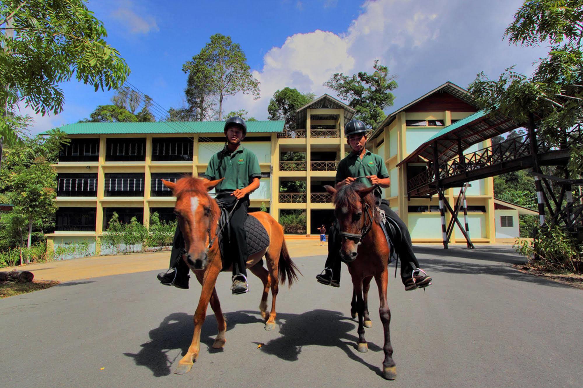Borneo Tropical Rainforest Resort มีรี ภายนอก รูปภาพ